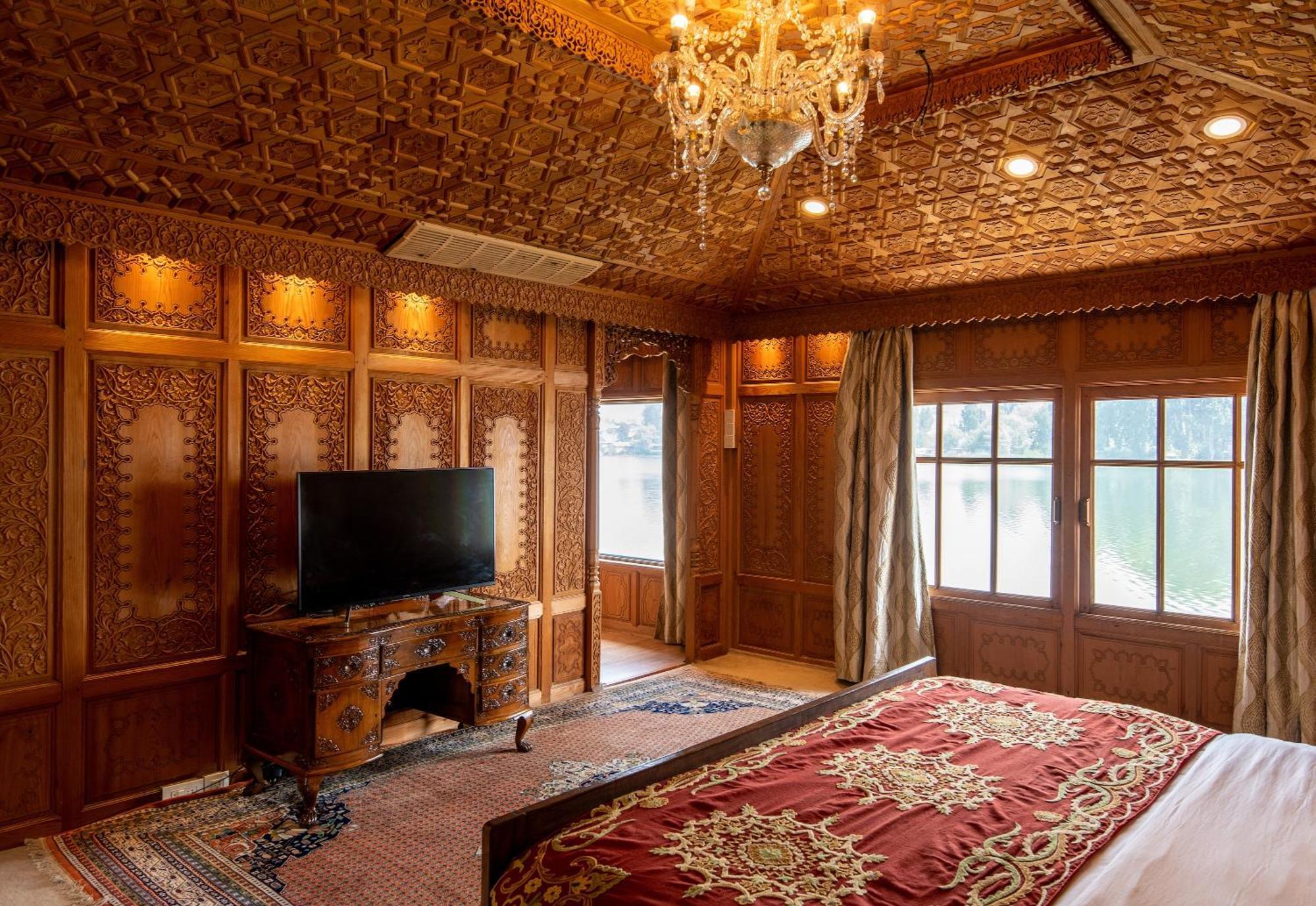 Отель Mascot Houseboats Сринагар Экстерьер фото