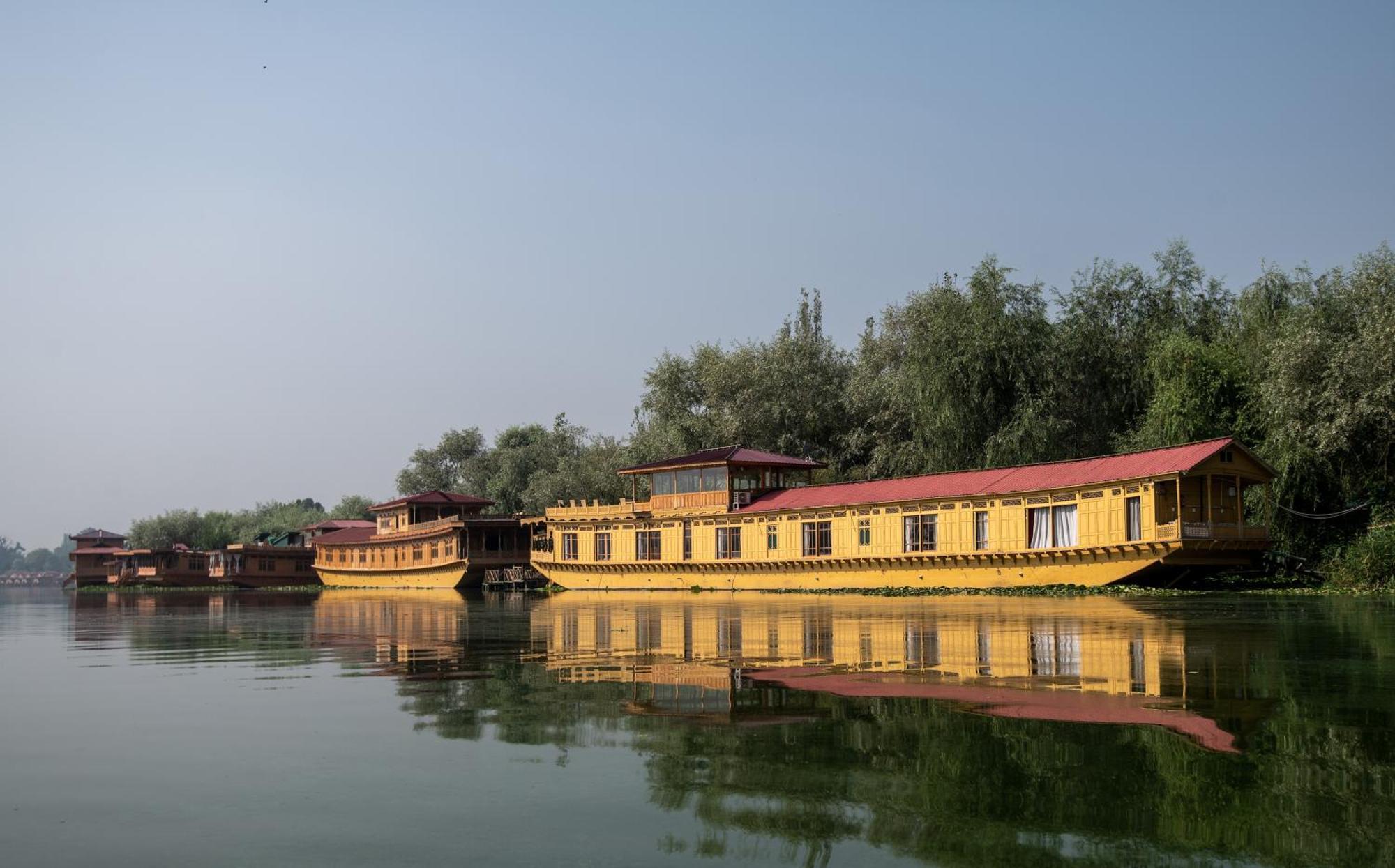 Отель Mascot Houseboats Сринагар Экстерьер фото